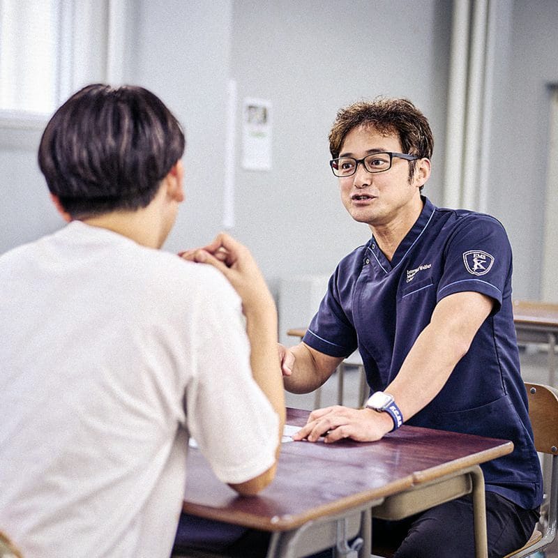 教員との個別相談の様子