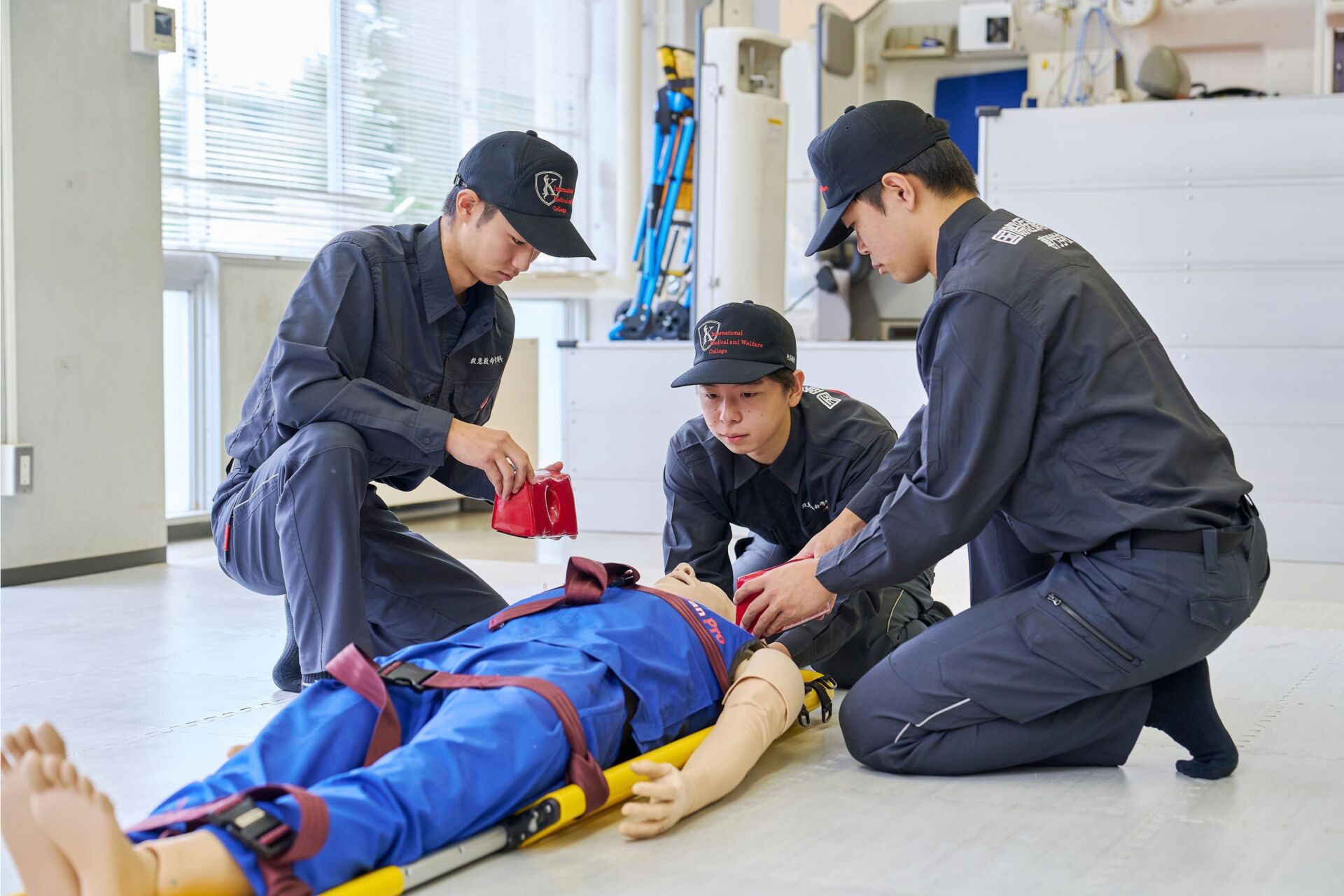 傷病者を想定した実習の様子